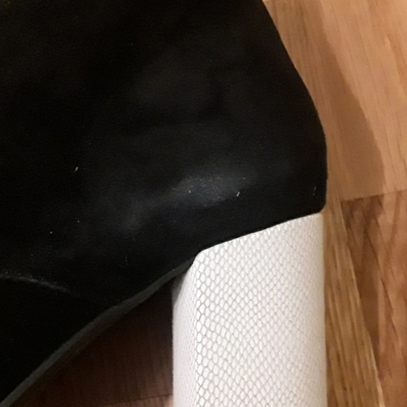 BNWT black  suede bootie with white heel - Picture 4 of 5